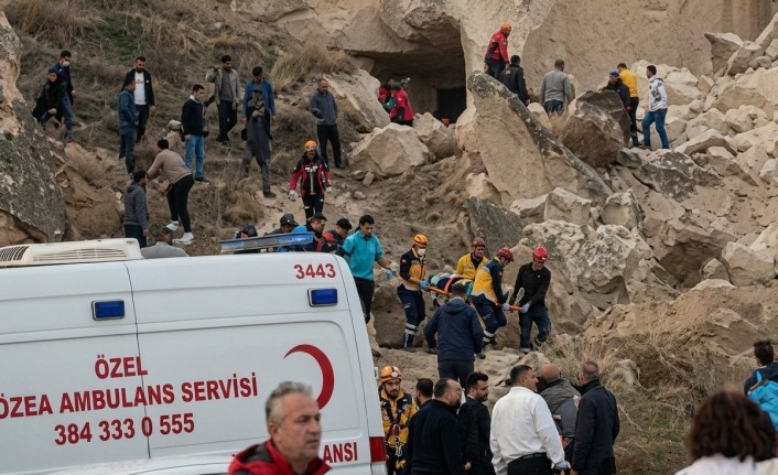 Kapadokya’da Üzücü Olay: Göreme’de Peribacası Çöktü, Ölü ve Yaralılar Var