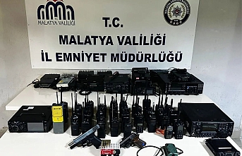 Malatya’da “Sahte Polis” Algısı Operasyonu: Telsiz ve Ruhsatsız Silahlar Ele Geçirildi