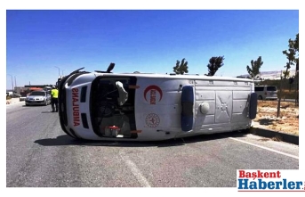 Ambulans ile Otomobil Çarpıştı: 5 Yaralı