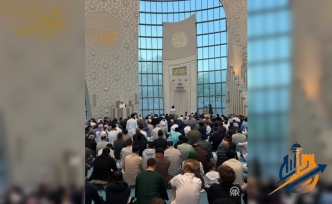 Kurban Bayramı Coşkusu Sınırları Aşarak Ümmeti Birleştirdi: 3 Kıtada Bayram Namazı Safı!