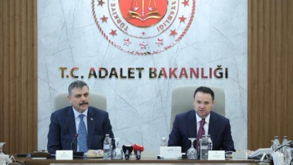 Bakanlar Çiftçi ve Gürlek Bir Araya Geldi: 'DOLUNAY Projesi' İle Dolandırıcılıkla Mücadele Merkezi Kuruluyor